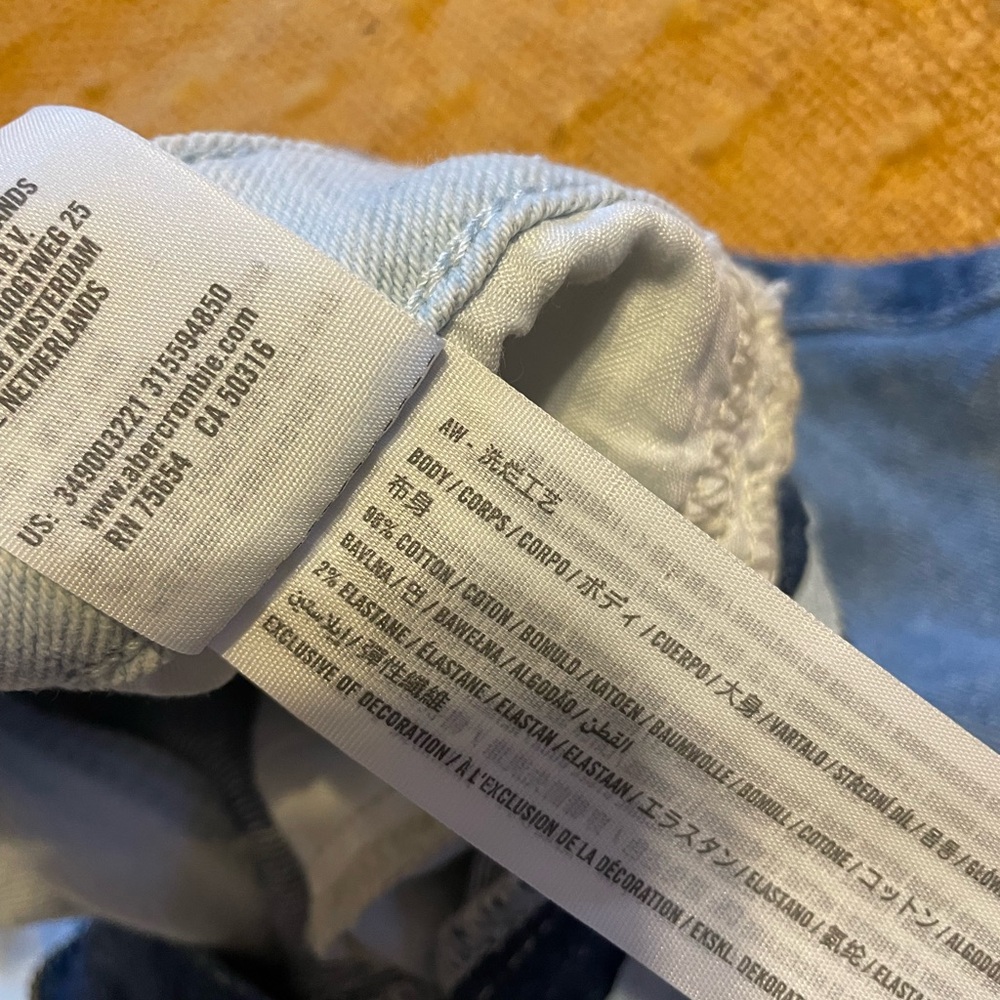 Hollister Ultra High Rise Mom Short - Picture 4 of 8